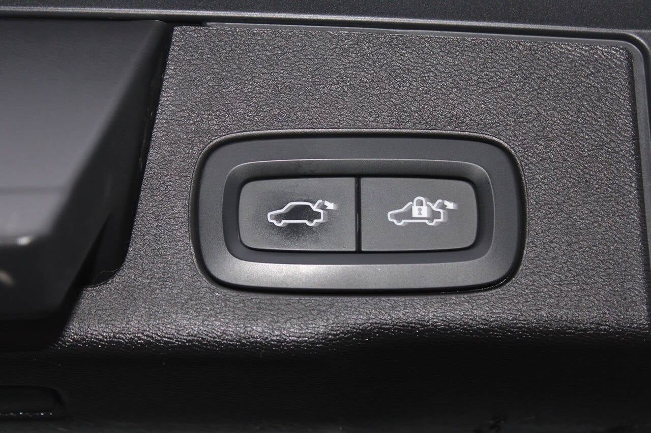 2022 Volvo XC60 B5 Momentum AWD 4dr SUV